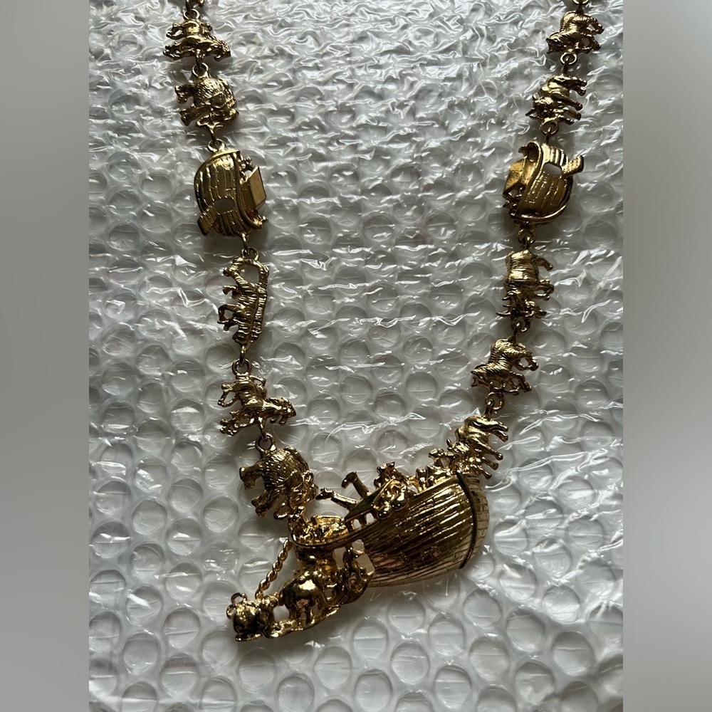 Vintage Plated Noah's Ark Charm Necklace 90s vtg animals ark Christian cross - Picture 3 of 16